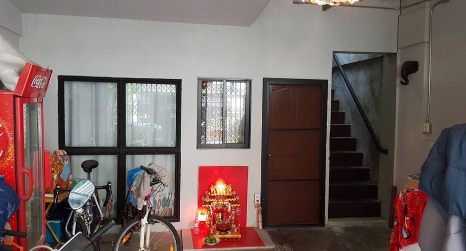 Casa adosada en venta de 3 habitaciones en Bang Na, Bangkok