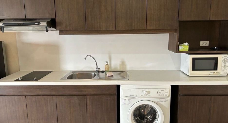 For rent 1 bed condo in Khlong Toei, Bangkok