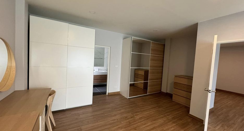 For rent 4 bedrooms house in Don Mueang, Bangkok
