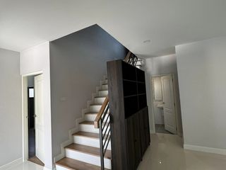Casa en alquiler de 4 habitaciones en Don Mueang, Bangkok