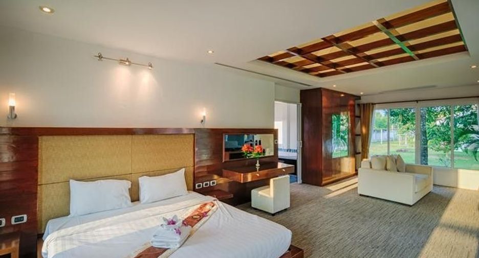 For sale 4 bedrooms villa in Takua Pa, Phang Nga