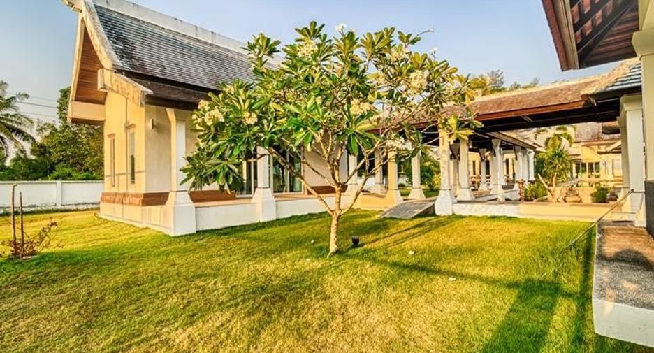 For sale 4 bedrooms villa in Takua Pa, Phang Nga