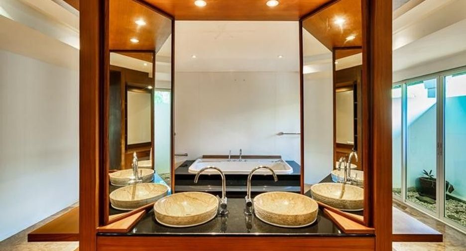 For sale 4 bedrooms villa in Takua Pa, Phang Nga