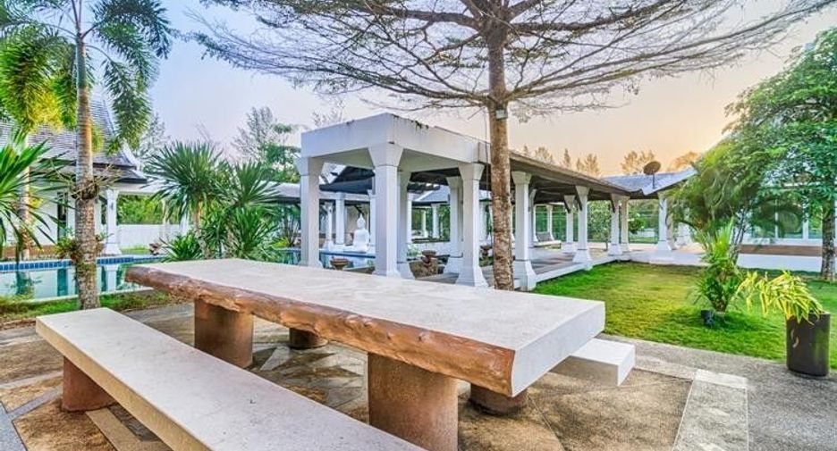 For sale 4 bedrooms villa in Takua Pa, Phang Nga