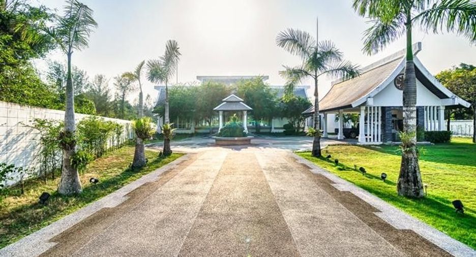 For sale 4 bedrooms villa in Takua Pa, Phang Nga