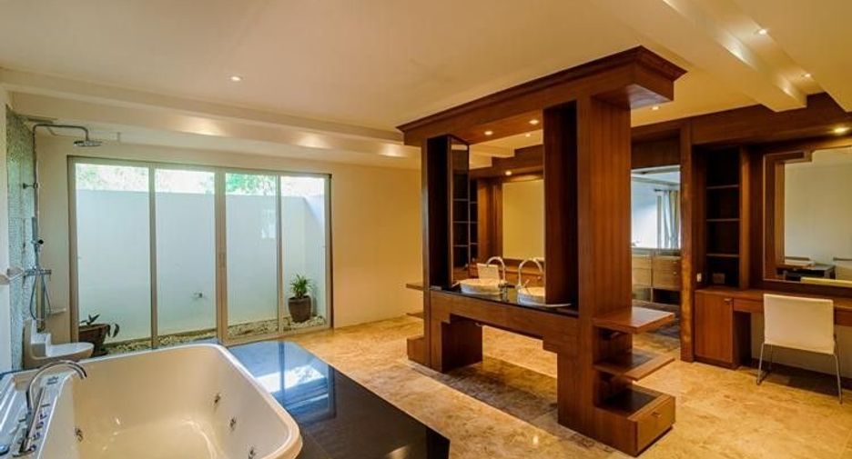 For sale 4 bedrooms villa in Takua Pa, Phang Nga