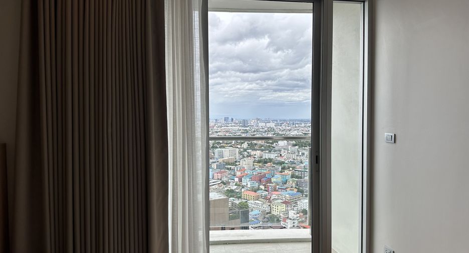 À louer 3 chambres condo à Khlong Toei, Bangkok