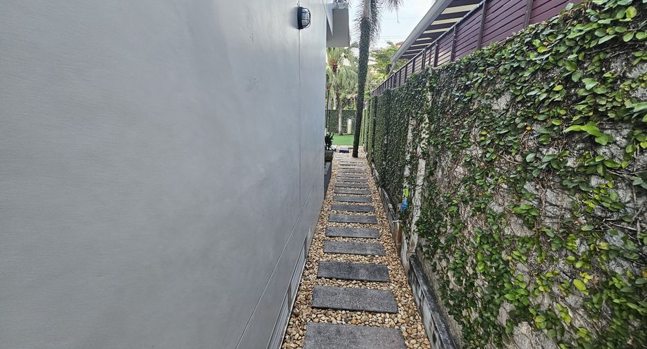 For rent 3 bedrooms villa in Kathu, Phuket