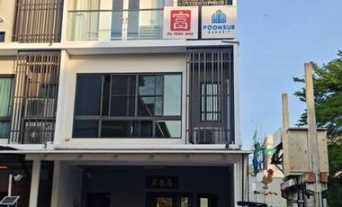 For sale 3 bedrooms townhouse in Lat Phrao, Bangkok