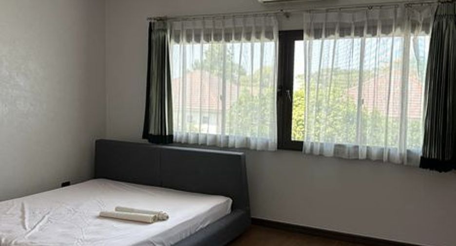 For sale 3 bedrooms townhouse in Lat Phrao, Bangkok