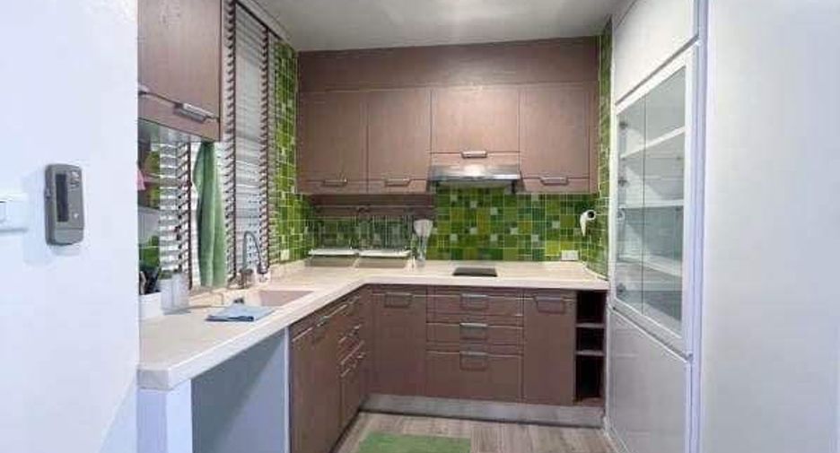 For rent 3 bedrooms townhouse in Bang Na, Bangkok