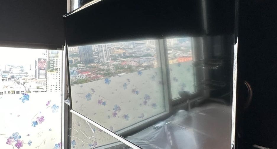 For rent 4 bedrooms condo in Watthana, Bangkok