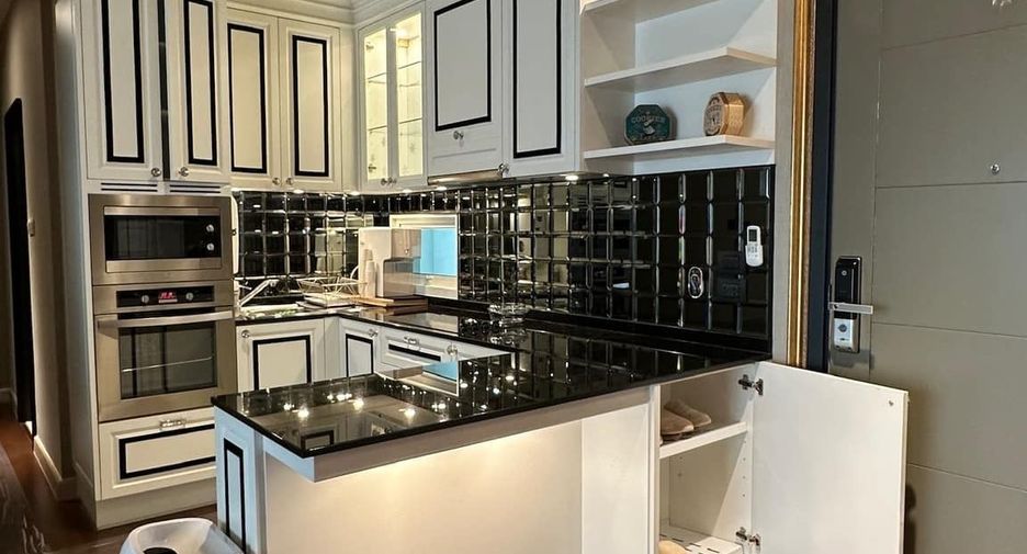 For rent 4 bedrooms condo in Watthana, Bangkok