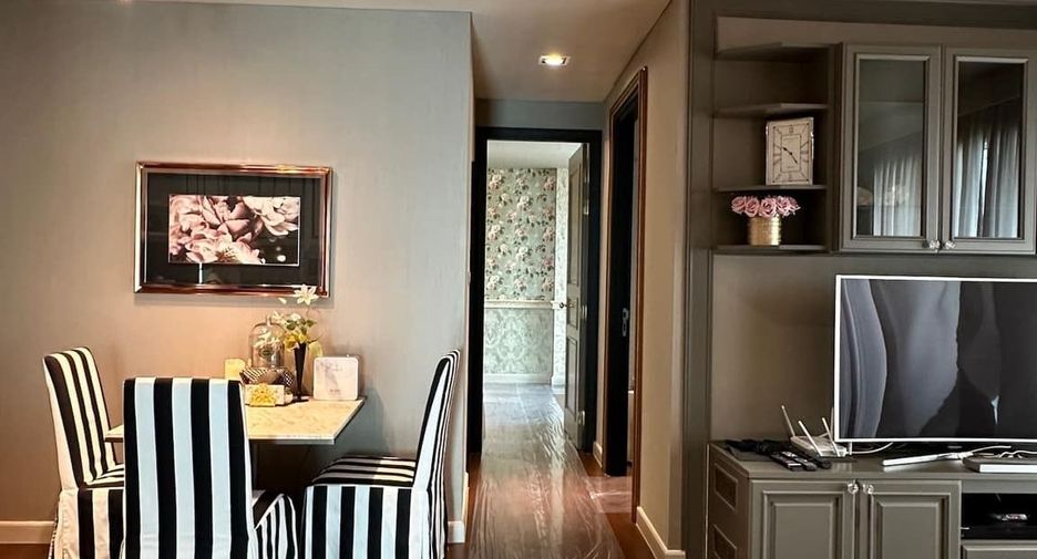 For rent 4 bedrooms condo in Watthana, Bangkok