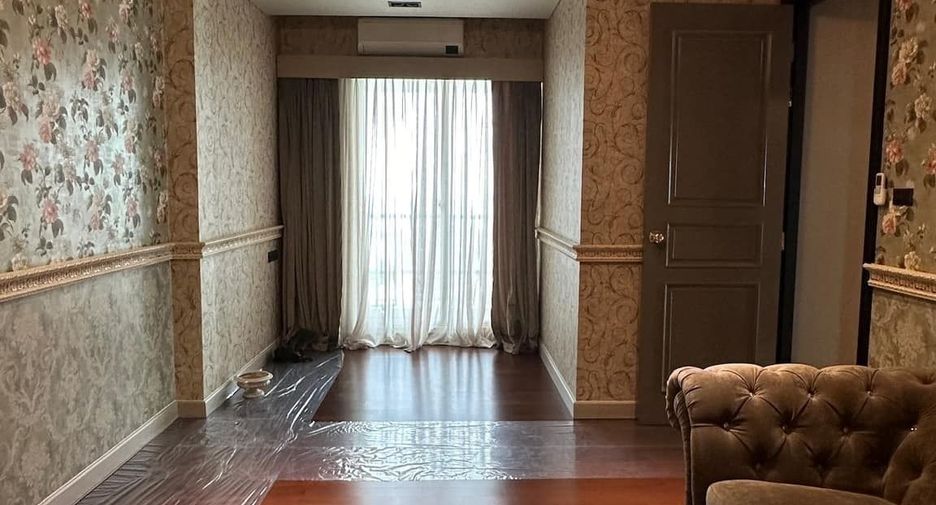 For rent 4 bedrooms condo in Watthana, Bangkok