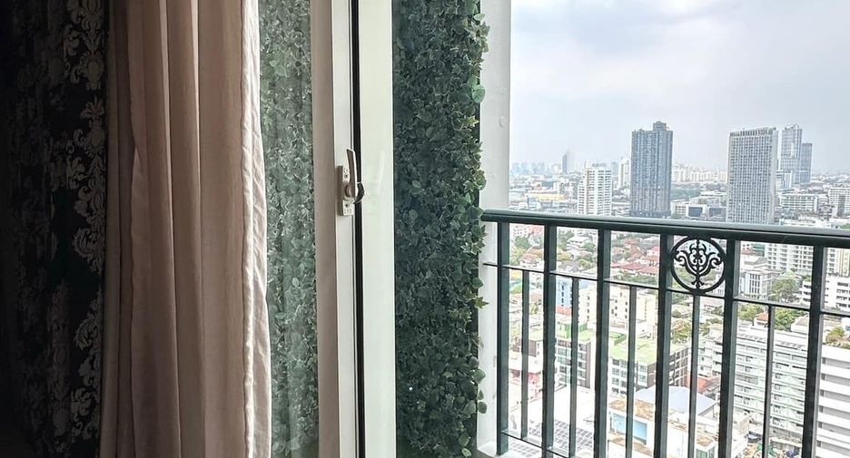 For rent 4 bedrooms condo in Watthana, Bangkok