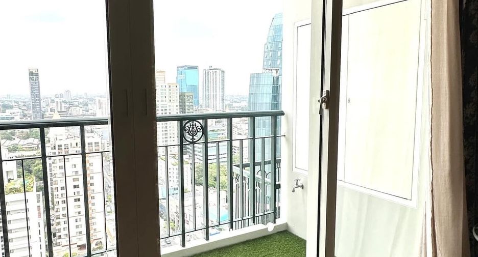For rent 4 bedrooms condo in Watthana, Bangkok