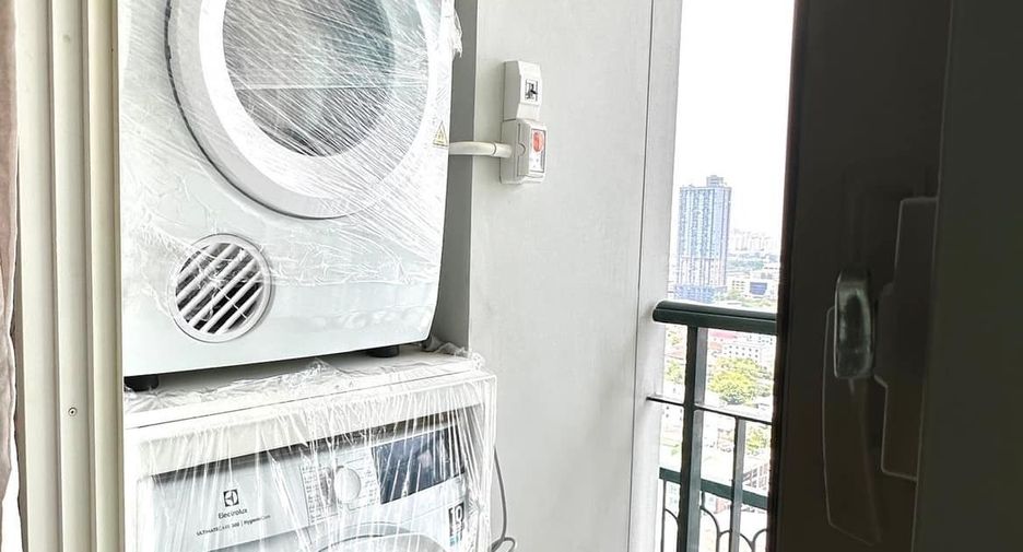 For rent 4 bedrooms condo in Watthana, Bangkok