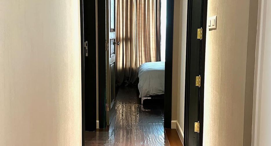 For rent 4 bedrooms condo in Watthana, Bangkok