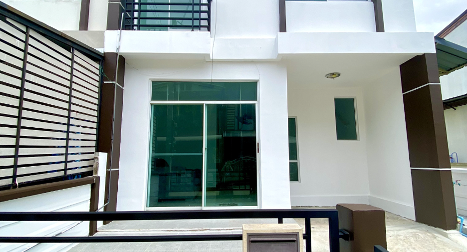 Casa adosada en venta de 4 habitaciones en Bang Khun Thian, Bangkok