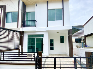 For sale 4 bedrooms townhouse in Bang Khun Thian, Bangkok