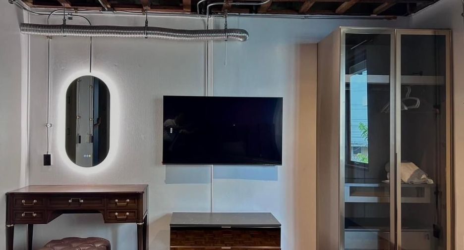 For rent 2 bedrooms apartment in Watthana, Bangkok