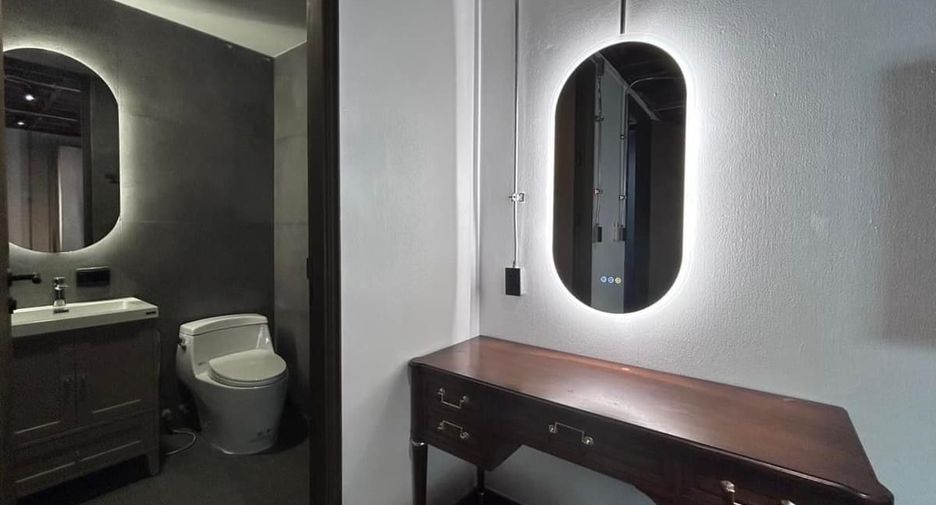 For rent 2 bedrooms apartment in Watthana, Bangkok