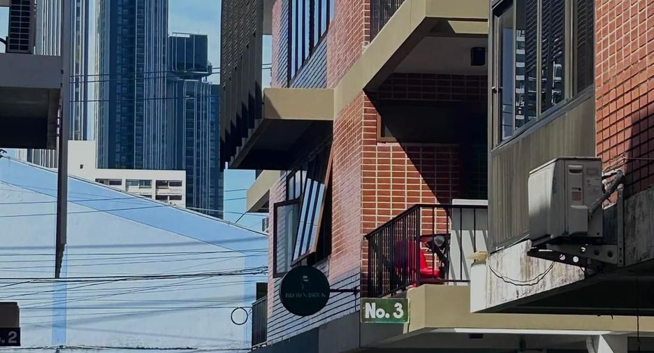 For rent 2 bedrooms apartment in Watthana, Bangkok