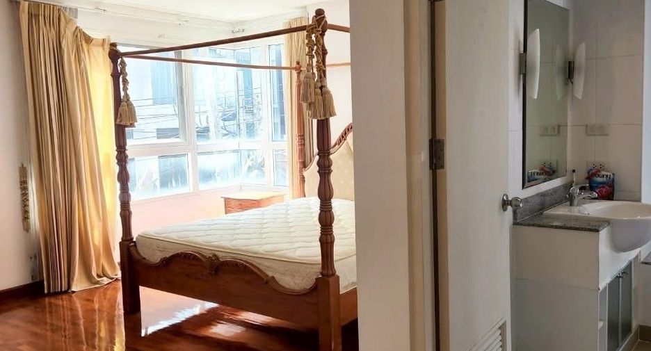 For sale and for rent 3 bedrooms condo in Watthana, Bangkok