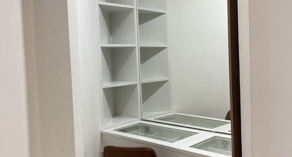 For sale 2 bedrooms condo in Khlong Toei, Bangkok