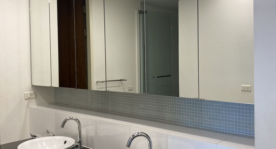 For sale 2 bedrooms condo in Khlong Toei, Bangkok