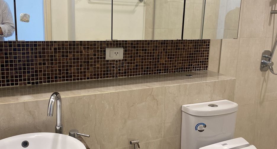 For sale 2 bedrooms condo in Khlong Toei, Bangkok
