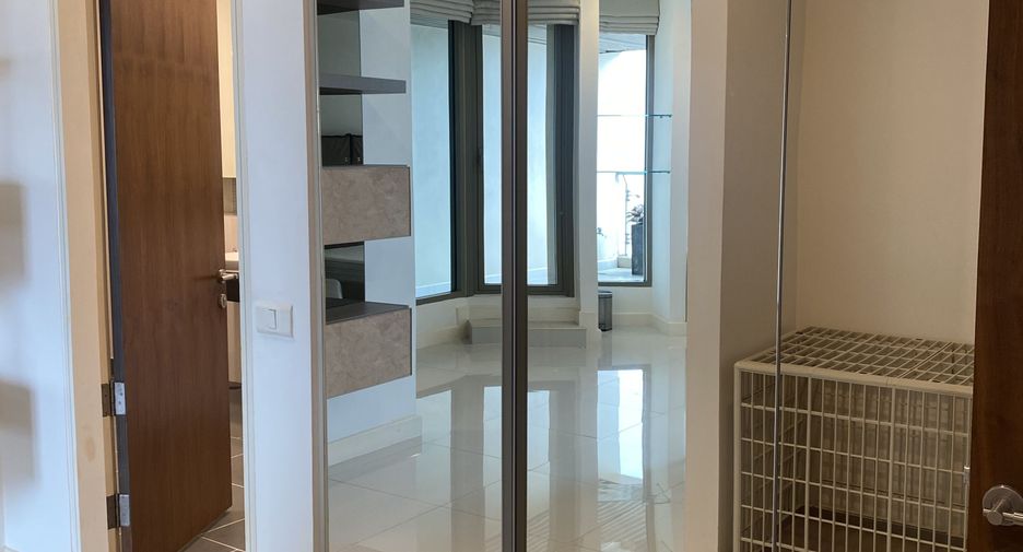 For sale 2 bedrooms condo in Khlong Toei, Bangkok