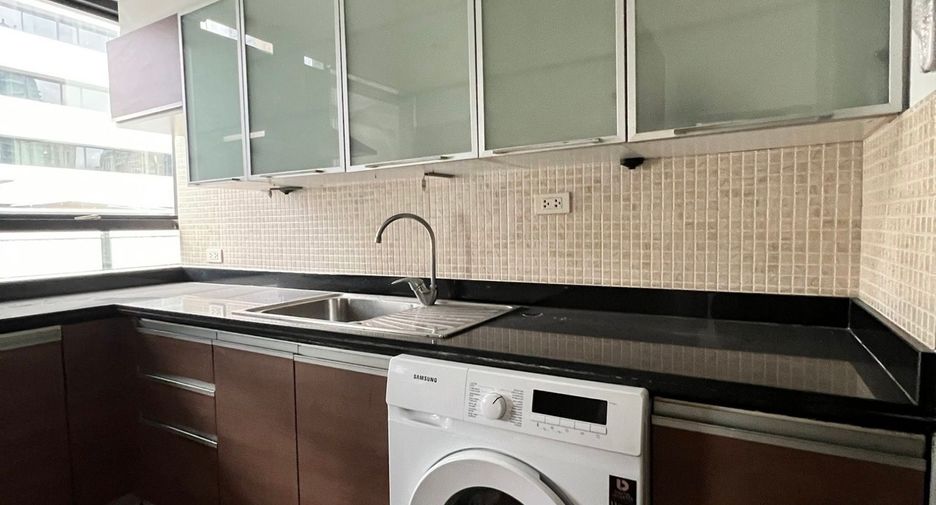 For rent 2 bedrooms condo in Pathum Wan, Bangkok