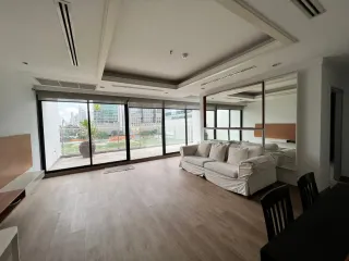 À louer 2 chambres condo à Pathum Wan, Bangkok