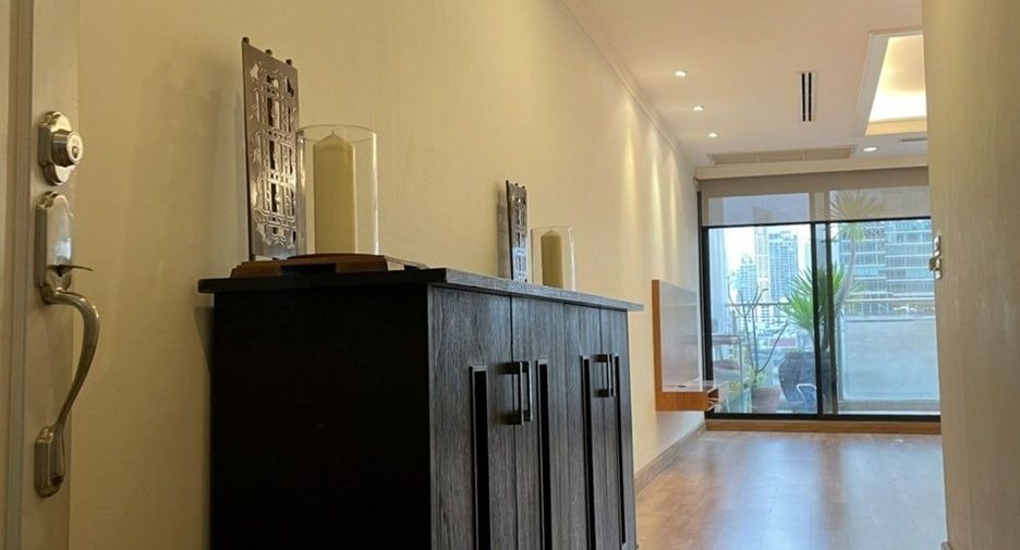 For rent 2 bedrooms condo in Pathum Wan, Bangkok