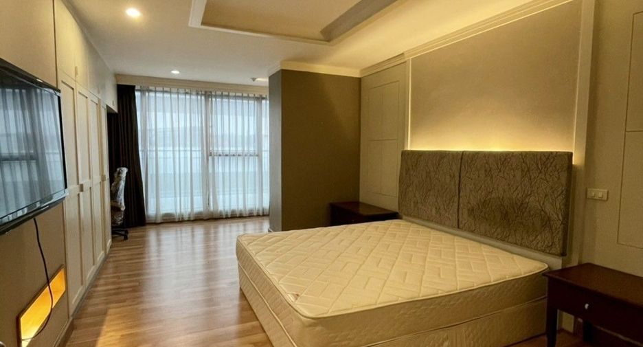 For rent 2 bedrooms condo in Pathum Wan, Bangkok