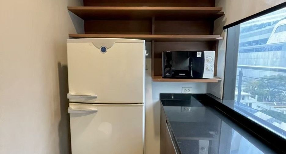 For rent 2 bedrooms condo in Pathum Wan, Bangkok