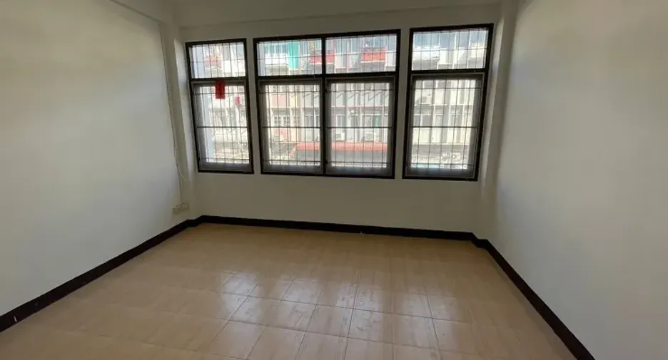 For rent 4 ベッドルーム townhouse in Bang Sue, Bangkok