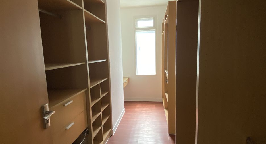 Apartment zur Miete mit 4 Zimmer in Watthana, Bangkok