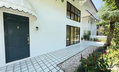 For rent 4 bedrooms house in Watthana, Bangkok