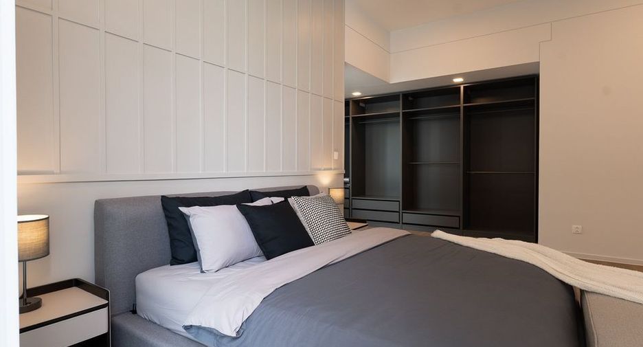 For rent 3 bedrooms condo in Saphan Sung, Bangkok