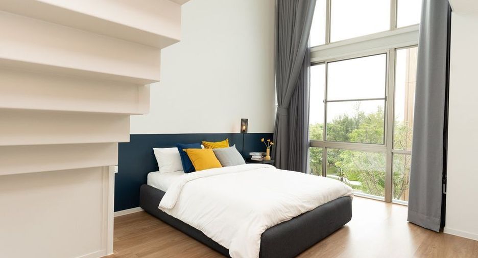 For rent 3 bedrooms condo in Saphan Sung, Bangkok