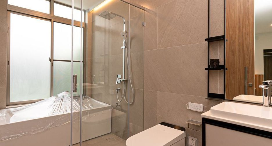 For rent 3 bedrooms condo in Saphan Sung, Bangkok