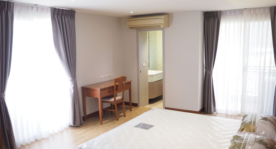 For rent 2 bedrooms condo in Pathum Wan, Bangkok