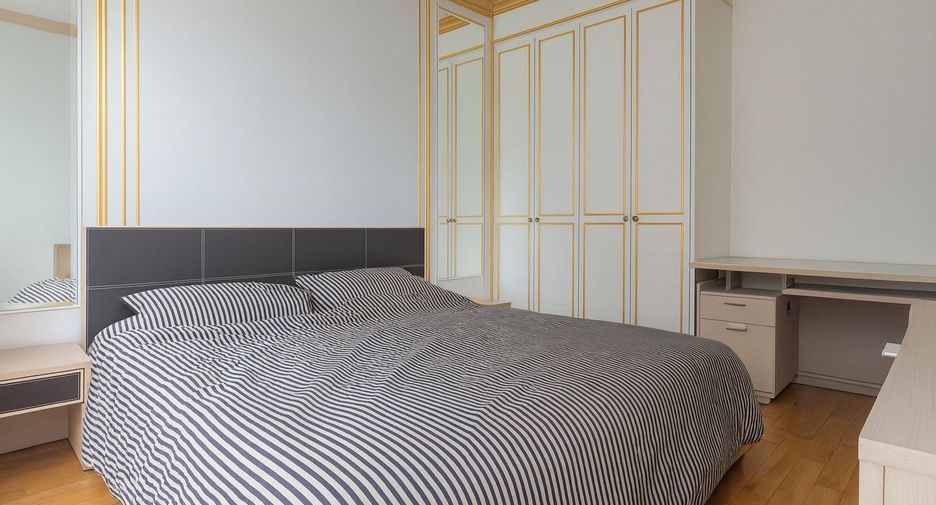 For sale 2 bedrooms condo in Sathon, Bangkok