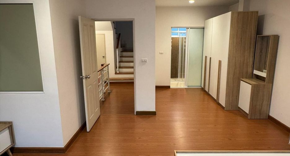 For rent 3 ベッドルーム townhouse in Chom Thong, Bangkok
