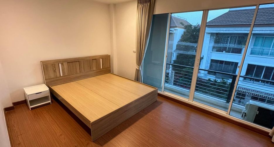 For rent 3 ベッドルーム townhouse in Chom Thong, Bangkok