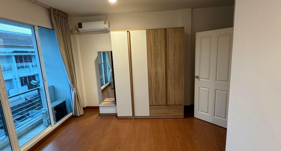 For rent 3 ベッドルーム townhouse in Chom Thong, Bangkok