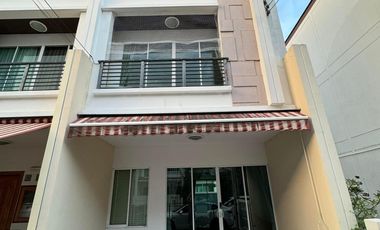 For rent 3 bedrooms townhouse in Chom Thong, Bangkok